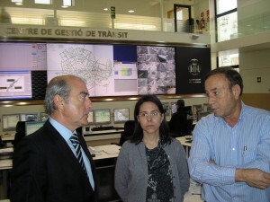 El concejal de Circulación, Alfonso Novo, la responsable de sala, Rut Montesinos y el jefe de servicio de Circulación, Juan Casañ/vlcciudad