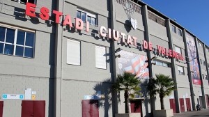 Fachada del estadio Ciutat de Valencia que mañana vivirá un día histórico