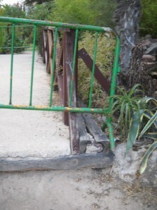 Desperfectos en una zona del parque de Benicalap/eu