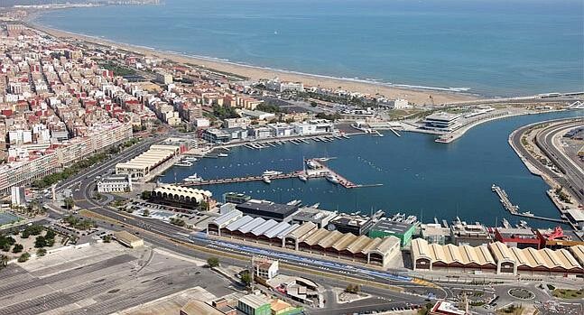 Vista área de la dársena del puerto de Valencia, por la que transcurrirá la concentración del domingo 9 de marzo.
