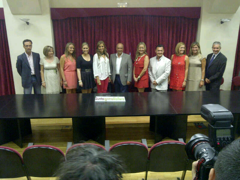 Los dos jurados que elegirán a las cortes de honor con el edil de Fiestas, Paco Lledó/j.b.