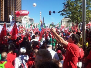 Miles de valencianos han participado en la manifestación/i.v.