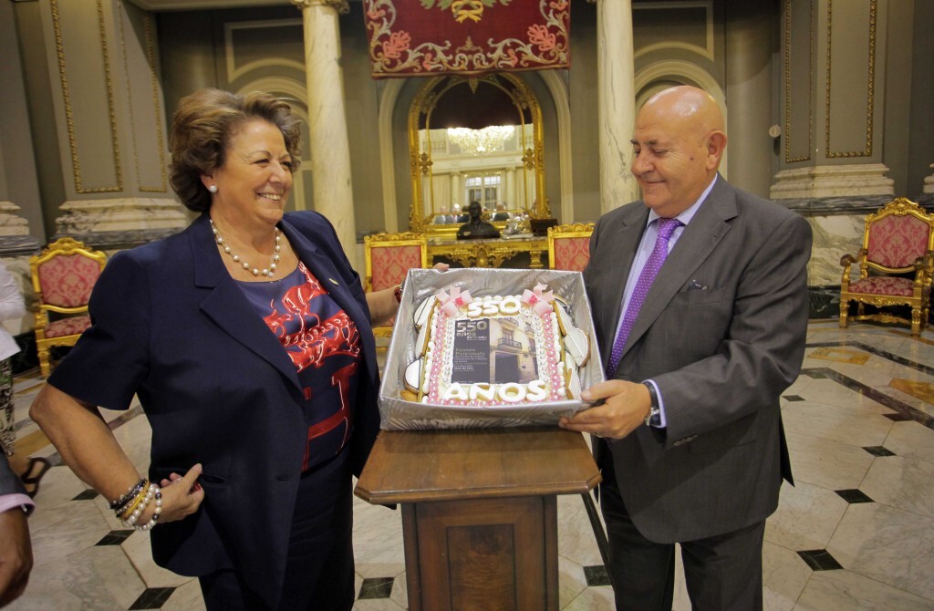 La alcaldesa, Rita Barberá, con el presidente del Gremio de Panaderos y Pasteleros/vlc