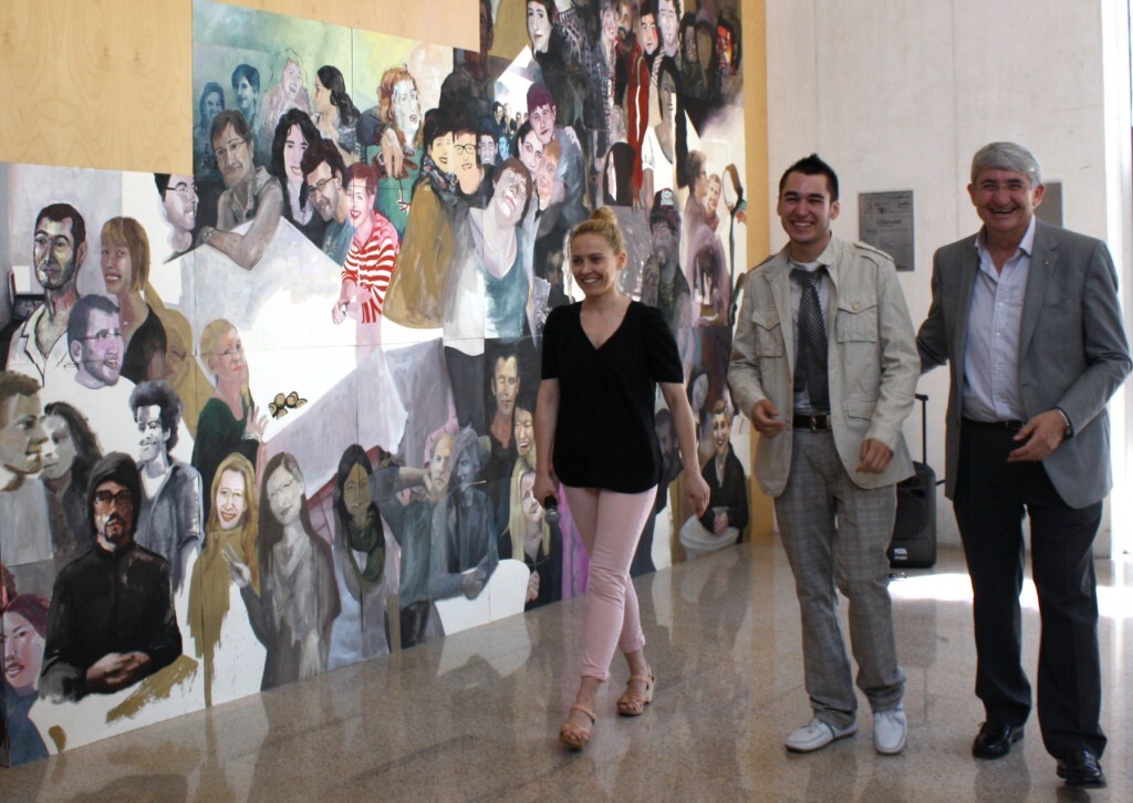 El pintor benidormense en la inauguración de una exposición