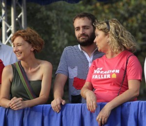 Los ediles Salvador Broseta y Pilar Calabuig en la tribuna de la Batalla de Flores/vlcciudad Los ediles Salvador Broseta y Pilar Calabuig en la tribuna de la Batalla de Flores/vlcciudad