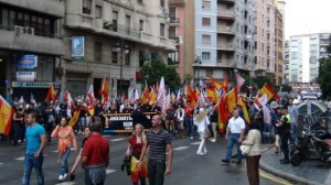 La manifestación a su paso por la calle San Vicente antes de llegar a la plaza San Agustín/España 2000
