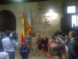 La directora de Participación Ciudadana, María Barrios, estuvo con las casas y centros en el Palau/vlcciudad