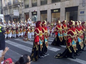 Els Elegits pasan por la calle de la Paz en la mejor entrada mora y cristiana desde sus inicios/artur part