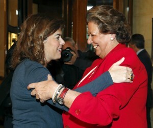 La vicepresidenta del Gobierno abraza a la alcaldesa de Valencia/ayto vlc.