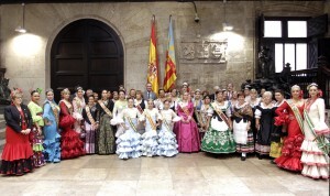Las reinas de las casas regionales y presidentes con el president Alberto Fabra/gva/luis vidal