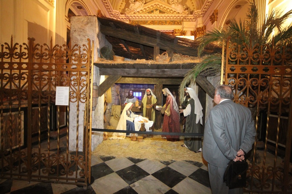 Belén instalado en la capilla de San Luis de la Catedral/javier peiró-avan