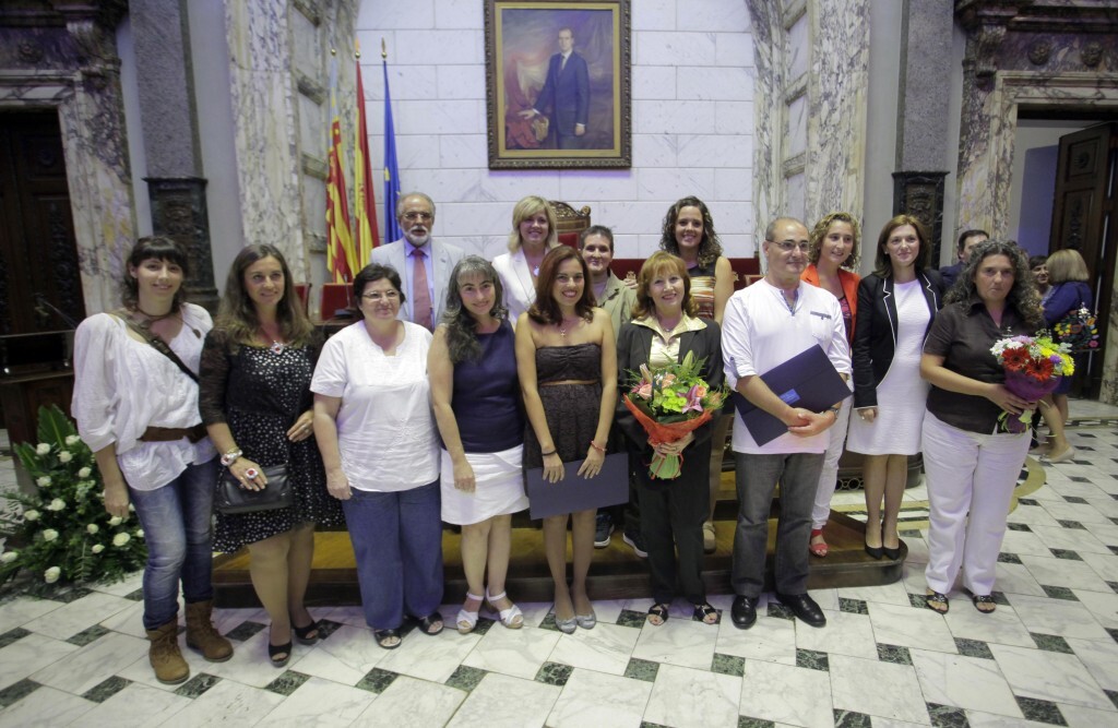 Los premiados después de la entrega de los galardones en el hemiciclo del ayuntamiento/ayto vlc