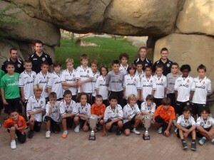 Los equipos del Valencia C.F. campeones de la II edición ayer en la presentación/fvf