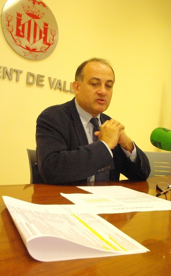 El portavoz socialista, Joan Calabuig, durante su comparecencia ésta mañana/gms