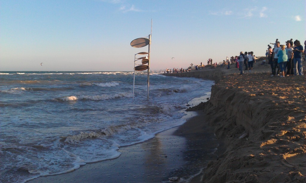 Vista de la playa donde Compromis denuncia la regresión/Compromís