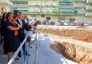 La alcaldesa Barberá y el conseller Castellano contemplan las obras donde se levantará el complejo policial/ayto vlc
