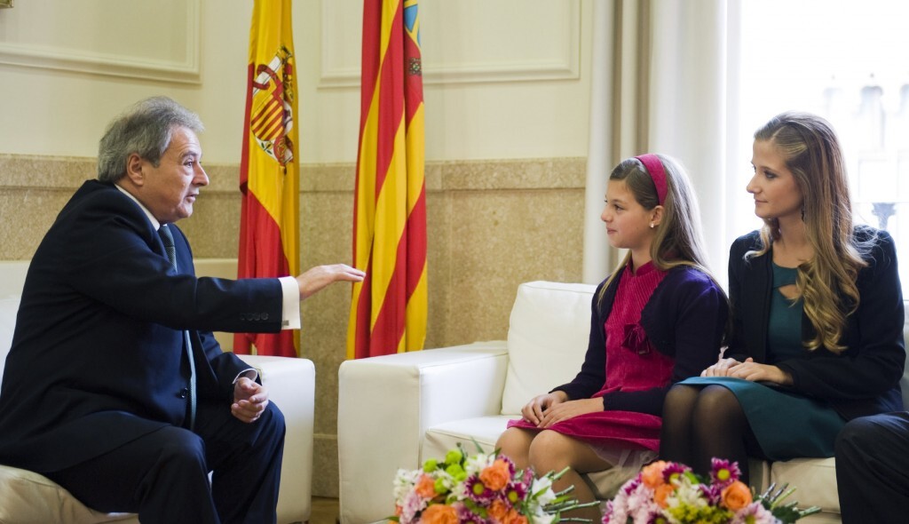 El presidente de la diputación conversa con las Falleras Mayores de Valencia/dival