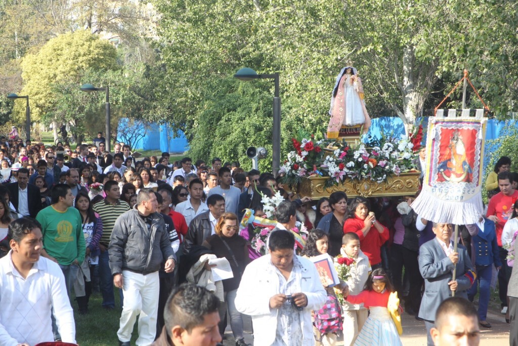 Los ecuatorianos llenaron el Jardín del Turia para acompañar a su patrona/javier peiró
