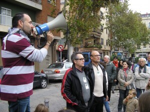 El presidente de los vecinos de Patraix junto a dos directivos de Cavecova/vlcciudad El presidente de los vecinos de Patraix junto a dos directivos de Cavecova/vlcciudad