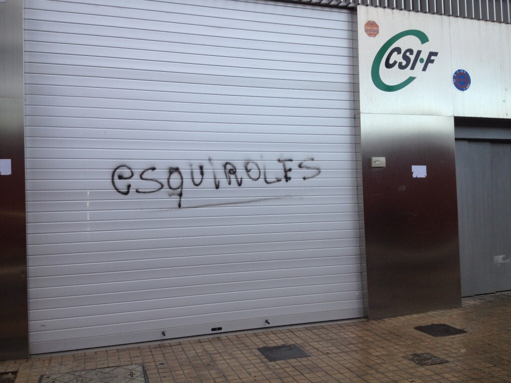 Pintada contra el CSIF por no secundar la huelga en su central sita en Ruzafa/csif