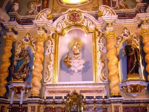 Interior de la iglesia de El Palmar con la imagen de El Niño Jesús