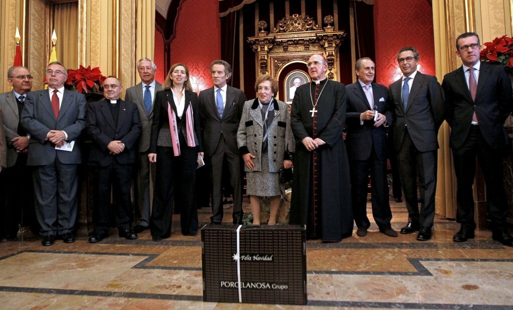Los representantes del Grupo Porcelanosa con el arzobispo de Valencia en el arzobispado/alberto saiz