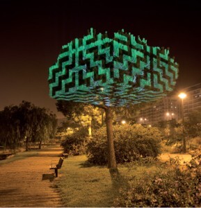 Una de las zonas de la Alameda con uno de los árboles iluminado/ayto vlc