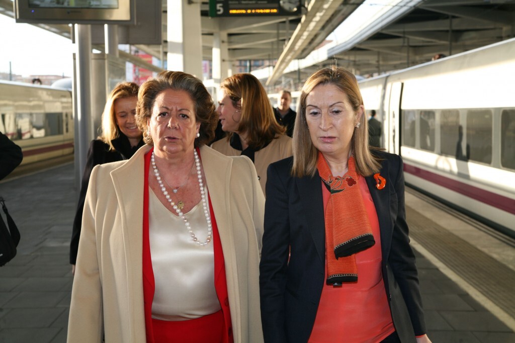 Barberá y Pastor en la Estación del Ave donde ésta última afirma que Fomento ya ha hecho los deberes para ceder la dársena a la ciudad/ayto vlc