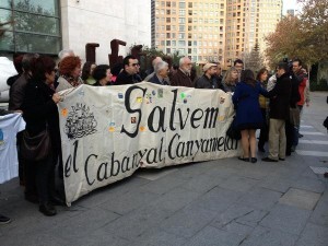 Grupo de vecinos en apoyo de los denunciados encausados en el jucio/Compromis
