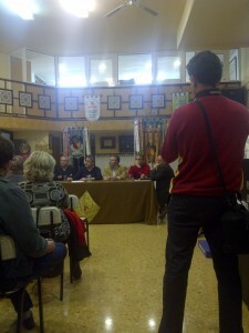 Un momento de la charla que se desarrolló en el casal de San Vicente-Periodista Azzati/vlcciudad