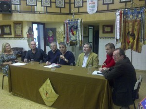 Los participantes en la charla que moderó el periodista de Radio Nou, Alejandro García./vlcciudad