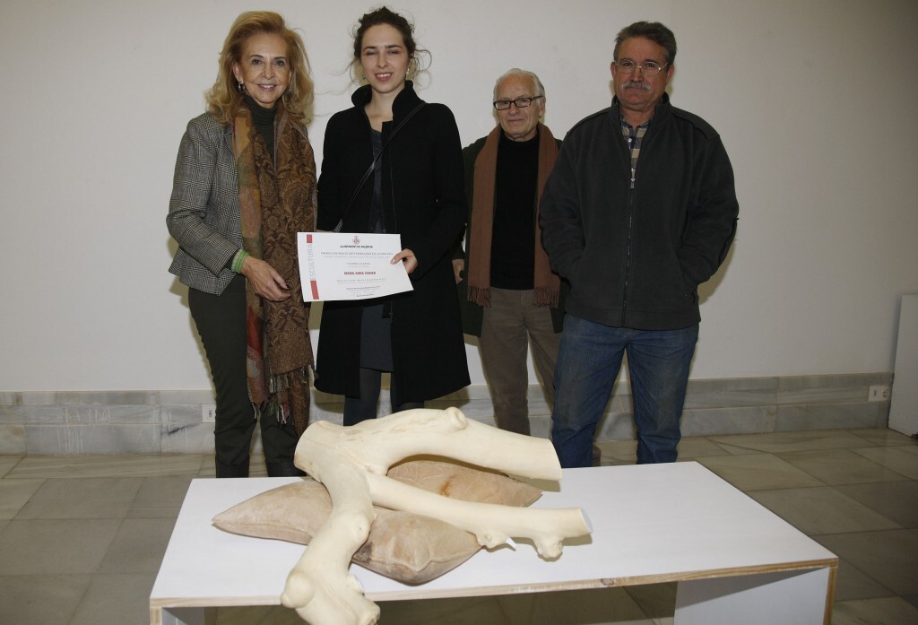 La premiada con la concejala de Cultura/ayto vlc