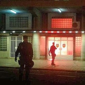 Varios policías en la zona de Mestalla
