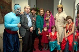 La concejala de Cultura y presidenta del Palau, Mayren Beneyto, con los actores del musical/pepe sapena La concejala de Cultura y presidenta del Palau, Mayren Beneyto, con los actores del musical/pepe sapena