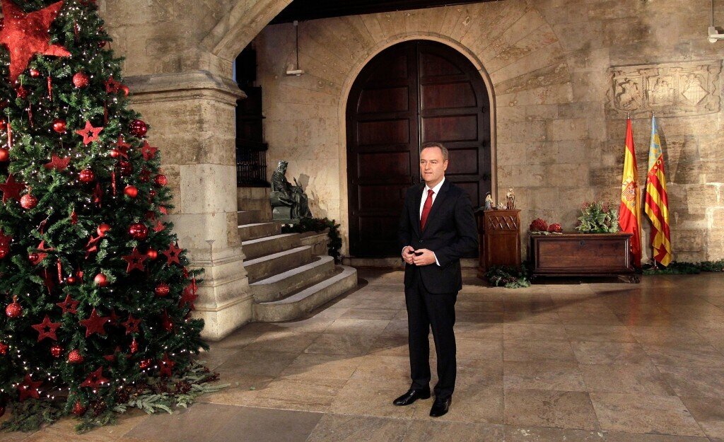 El president Fabra en el patio del Palau de la Generalitat durante el mensaje de Año Nuevo/gva