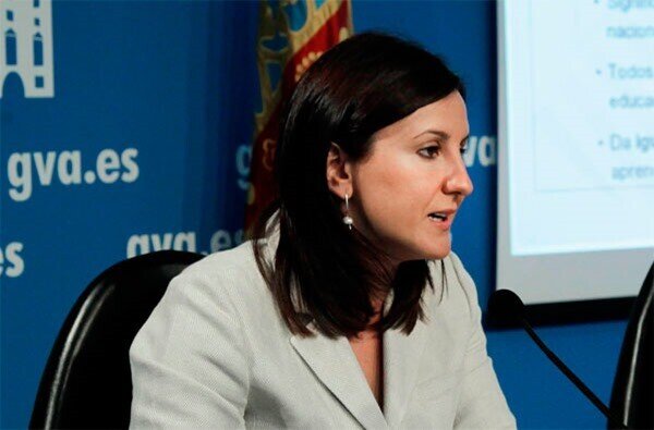 M&ordf; Jos&eacute; Catal&aacute;, consellera de Educaci&oacute;n