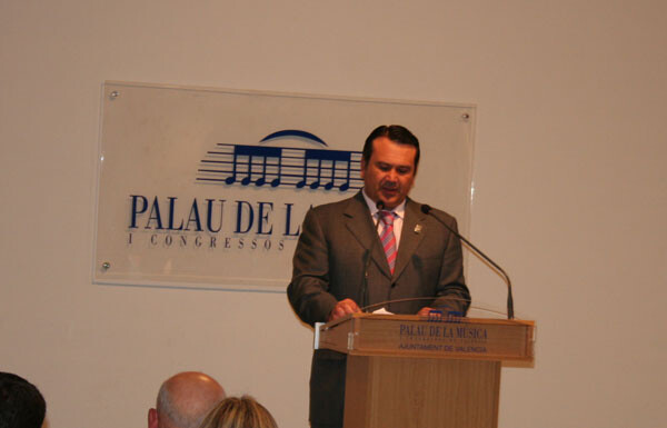 Parlamento inicial de la presentación de los premios Vicente Monfort en el Palau de la Música