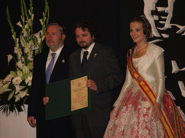 El artista Xavier Herrero recibe su galardón. Foto: Artur Part