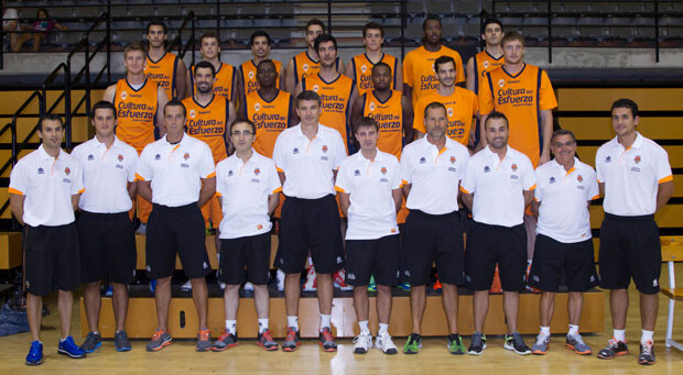 Foto de grupo del Valencia Basket en su primer día de entrenamiento.
