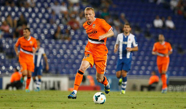 Mathieu no fue el lateral que quería Djukic. Foto: Valencia CF