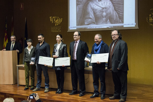 Los premiados junto a María Ángeles Vidal, Paco Cuevas y José Antonio Garzón.
