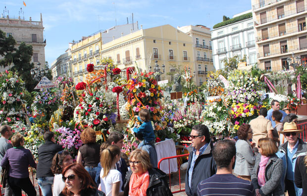 canastillas-rodeando-la-fuente