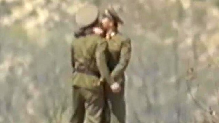 cámaras de seguridad de Corea del Sur captaron el beso