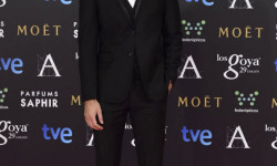 El actor RÁUL ARÉVALO vestido por PERTEGAZ en los Premios Goya 2015