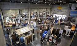 Feria Hábitat Valencia 2015. 2º Jornada. Escaparate al mundo de la creatividad, innovación y diseño Made in Spain. La oferta comercial de Feria Hábitat Valencia integra todos los elementos del hábitat para el hogar e instalaciones; mobiliario, iluminación , decoración, textiles para el hogar, cocina. Foto: Alberto Sáiz