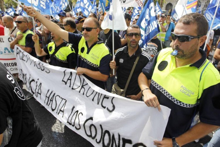 El sindicato policial, en una manifestación de protesta del año pasado, ya pedían la dimisión del concejal de Seguridad Ciudadana. Foto de archivo