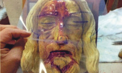 Transparencia de acetato sobre el modelo tridimensional del rostro de la Sábana Santa utilizado durante la investigación del profesor Miñarro