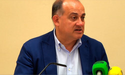 Joan Calabuig comenta ante los medios las medidas adoptadas por la Junta de Gobierno sobre varias contratas.