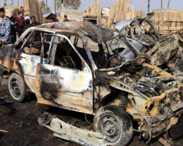 El primero atentado fue un coche bomba que estalló en una calle comercial de la capital iraquí.