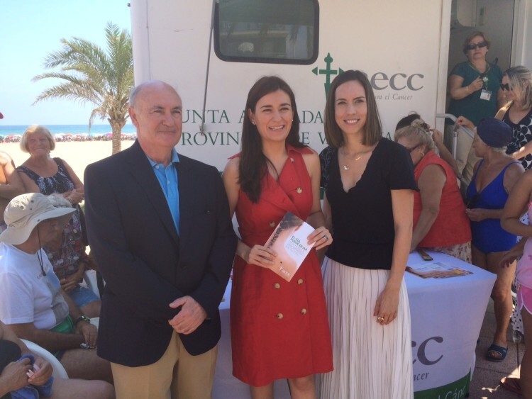 Foto Visita Consellera Unidad Móvil aecc Valencia